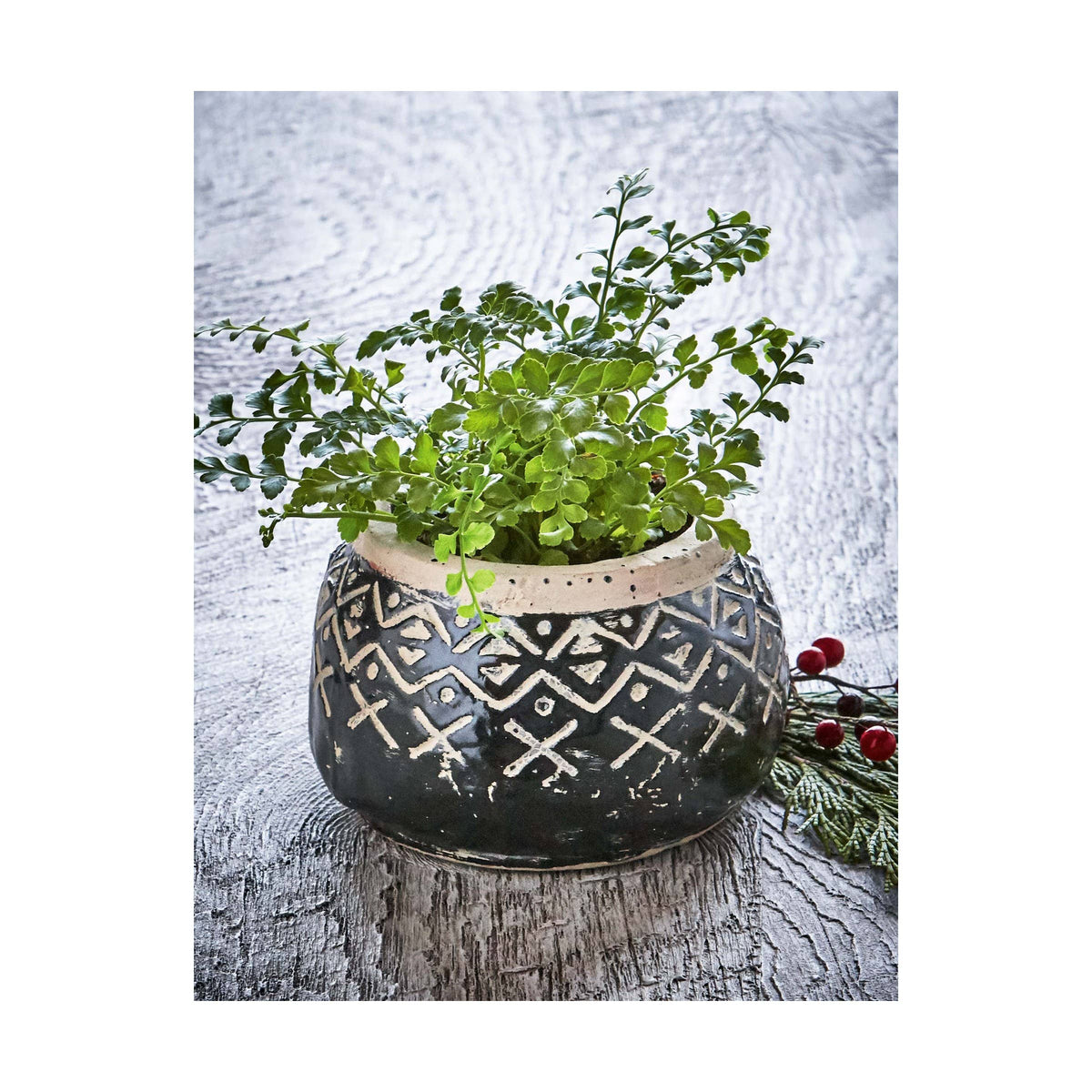 Valley Carved Planter Black